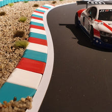 Carregar imagem no visualizador da galeria, Modellbau Curbs Mugello auf Diorama RAS