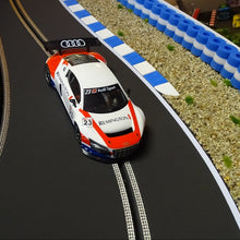 Cargar imagen en el visor de la galería, NSR Audi R8 Modellbau mit FlexCurbs und Reifenstapel blau weiss